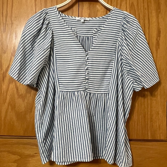 Courtyard Flutter-Sleeve Top in Stripe - Picture 3 of 7